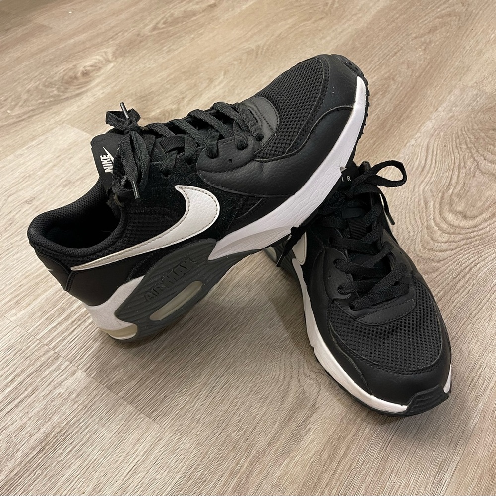 Black and White Airmax 90